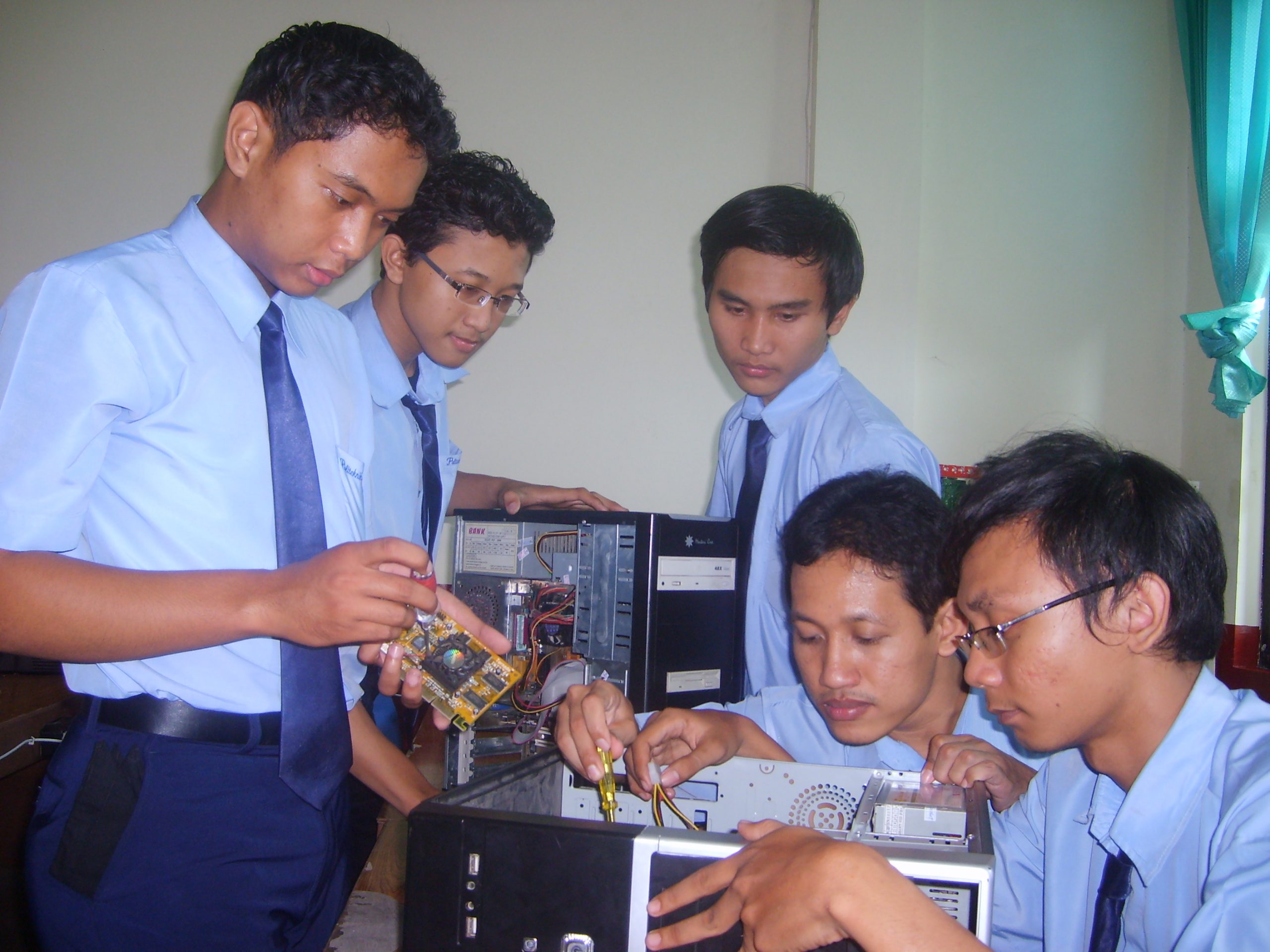Kursus komputer di madiun teknisi komputer